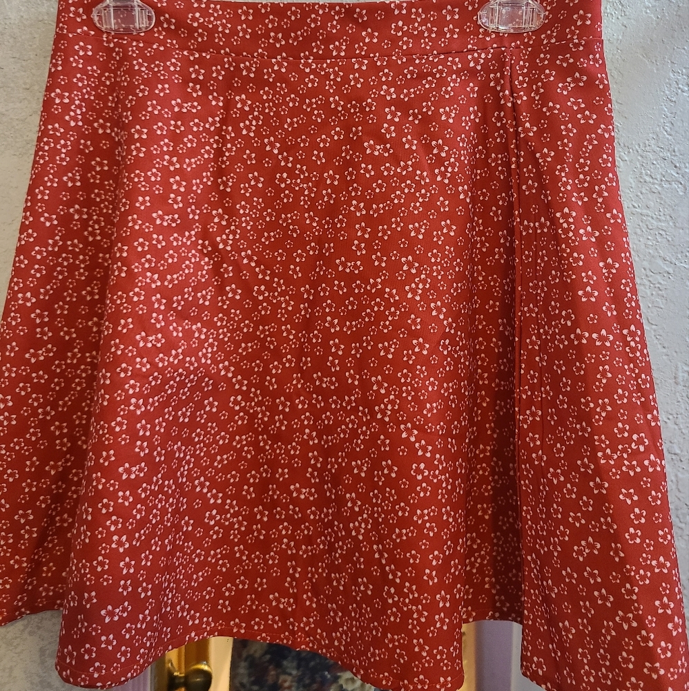 Mini skirt with flower pattern